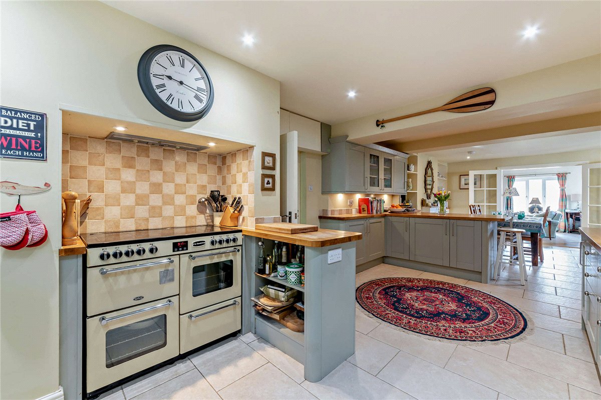 4 bedroom house, Burys Bank Road, Crookham Common RG19 - Available