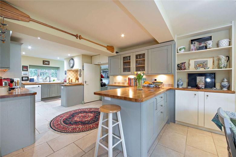 4 bedroom house, Burys Bank Road, Crookham Common RG19 - Available