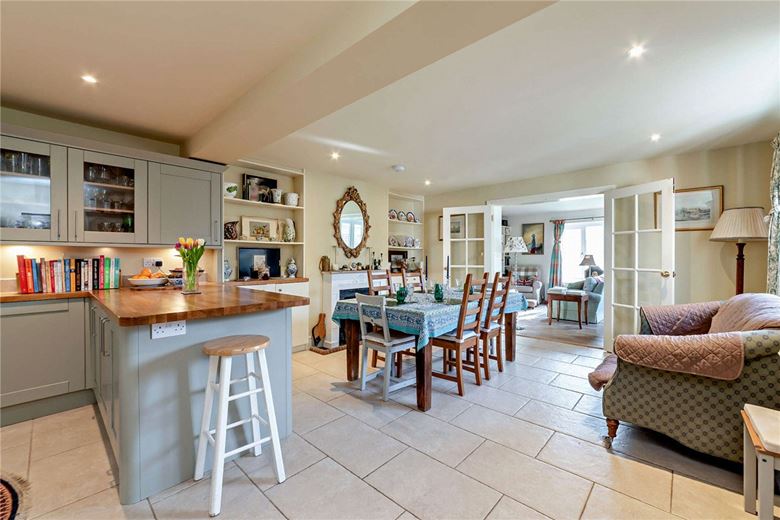 4 bedroom house, Burys Bank Road, Crookham Common RG19 - Available