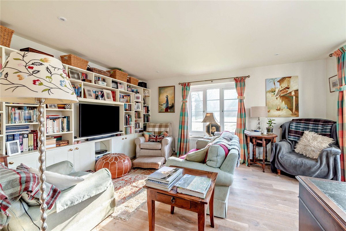 4 bedroom house, Burys Bank Road, Crookham Common RG19 - Available