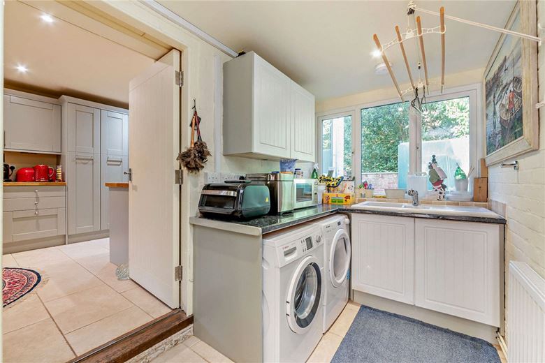 4 bedroom house, Burys Bank Road, Crookham Common RG19 - Available