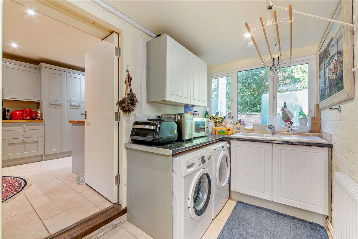 4 bedroom house, Burys Bank Road, Crookham Common RG19 - Available