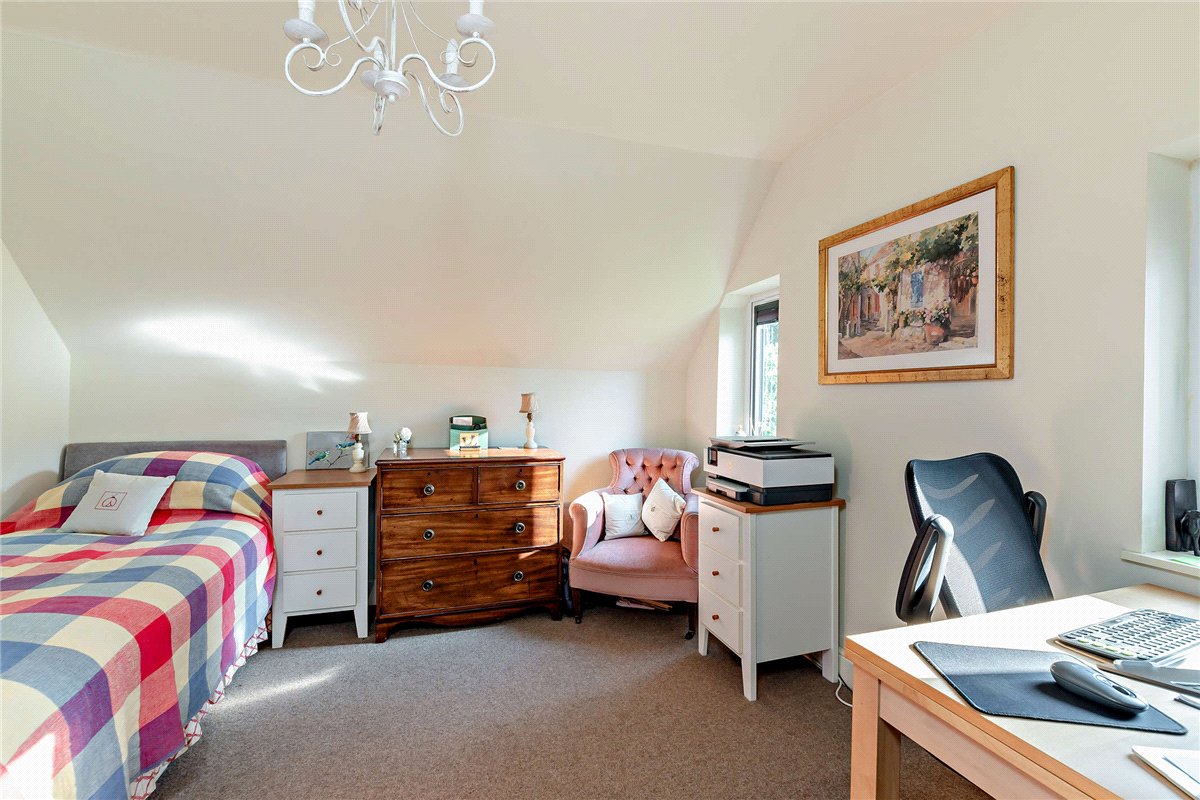 4 bedroom house, Burys Bank Road, Crookham Common RG19 - Available