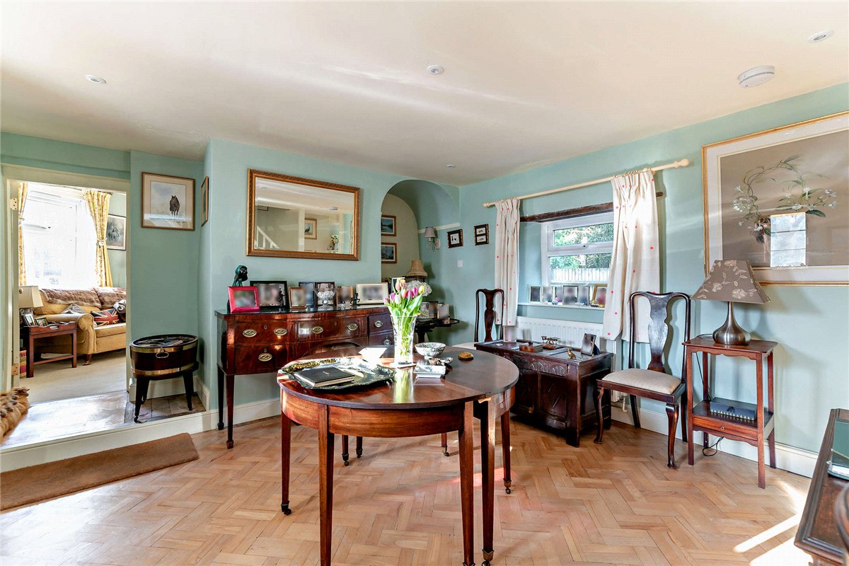 4 bedroom house, Burys Bank Road, Crookham Common RG19 - Available