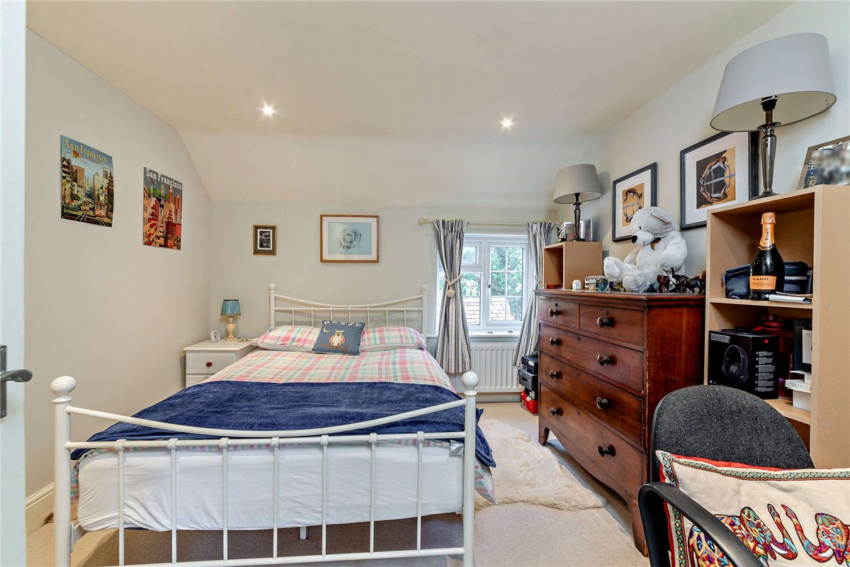 4 bedroom house, Burys Bank Road, Crookham Common RG19 - Available