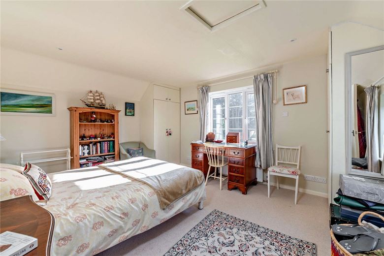 4 bedroom house, Burys Bank Road, Crookham Common RG19 - Available