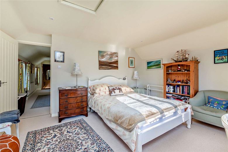 4 bedroom house, Burys Bank Road, Crookham Common RG19 - Available