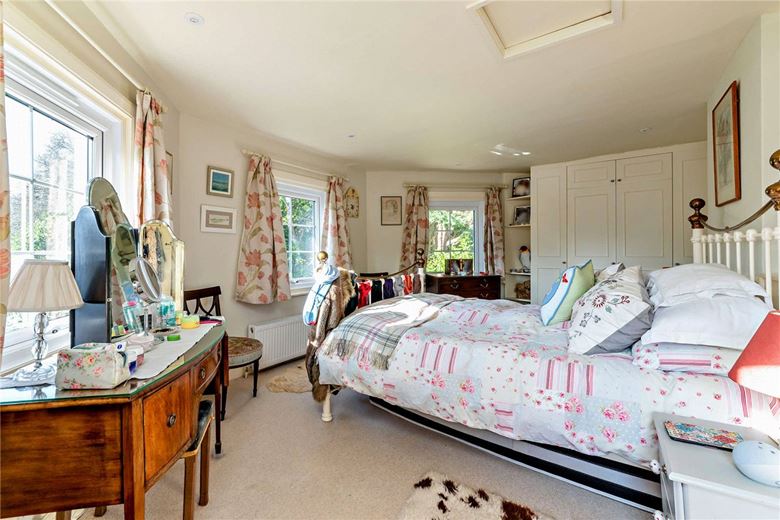 4 bedroom house, Burys Bank Road, Crookham Common RG19 - Available