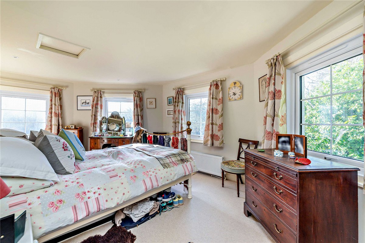 4 bedroom house, Burys Bank Road, Crookham Common RG19 - Available