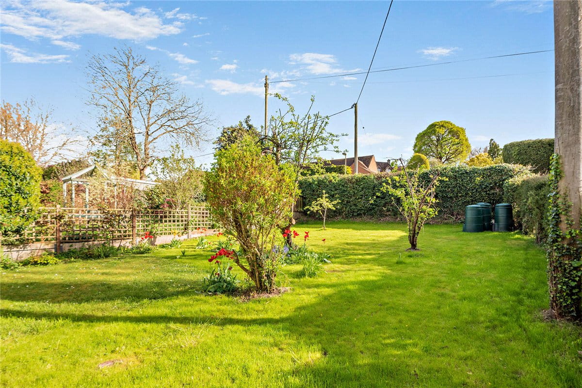 3 bedroom house, Pennys Hatch, Kingsclere RG20 - Available