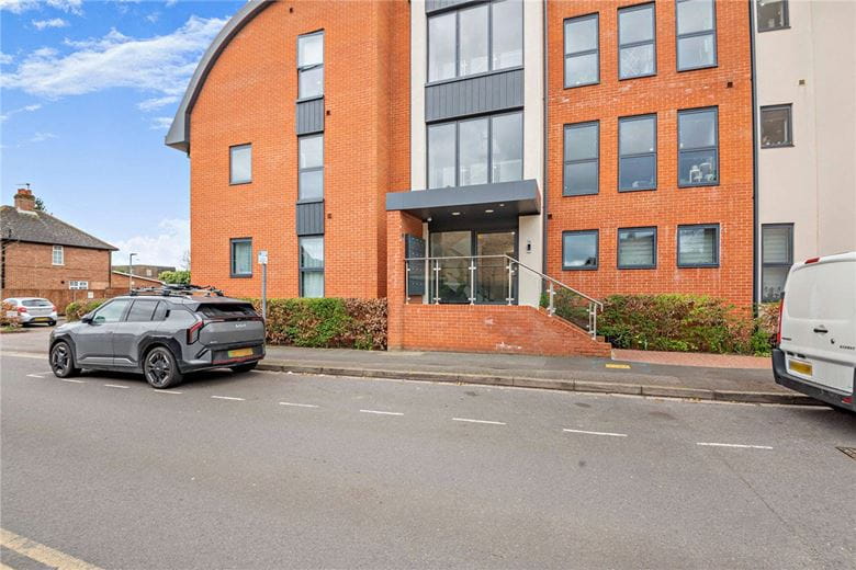 2 bedroom flat, St Marys Road, Newbury RG14 - Available