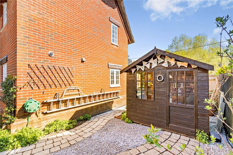 3 bedroom house, Palmers Yard, Ecchinswell RG20 - Available