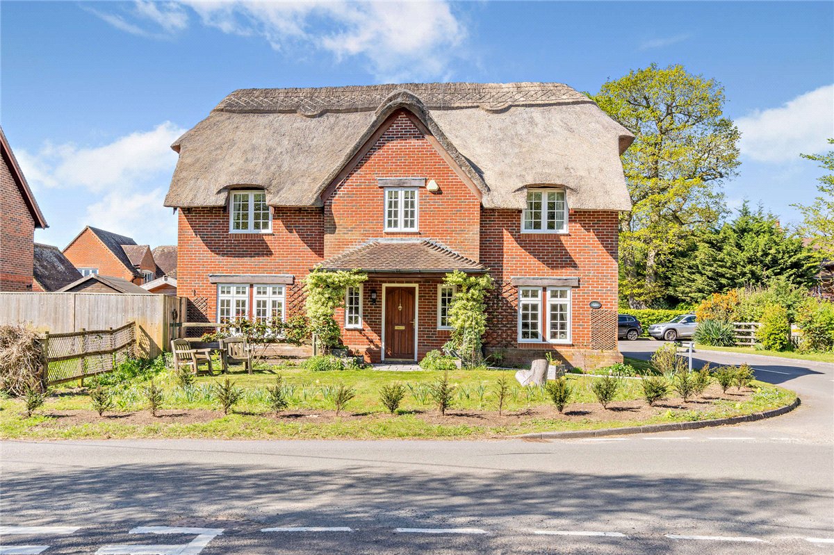 3 bedroom house, Palmers Yard, Ecchinswell RG20 - Available