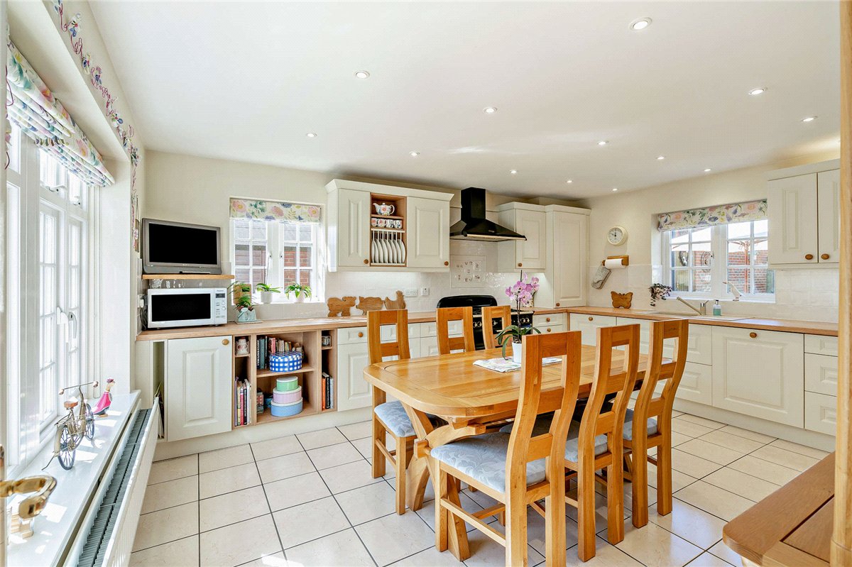 3 bedroom house, Palmers Yard, Ecchinswell RG20 - Available