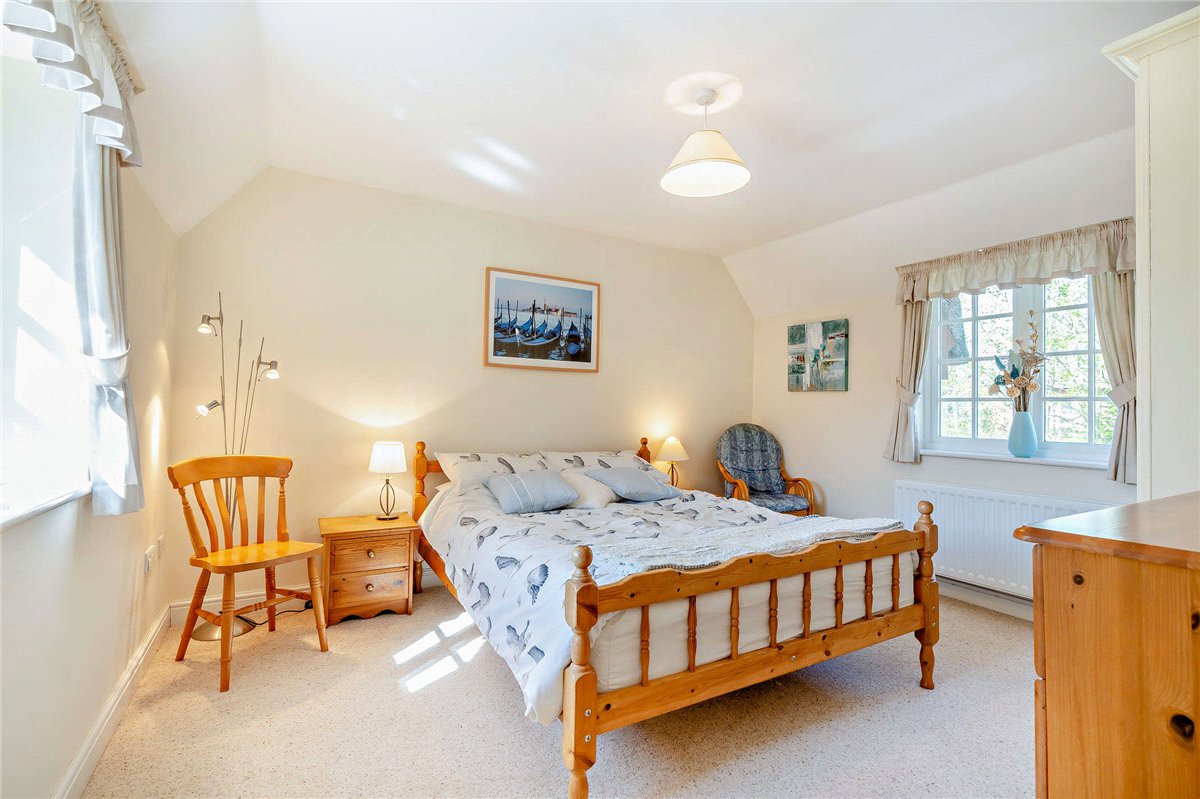 3 bedroom house, Palmers Yard, Ecchinswell RG20 - Available