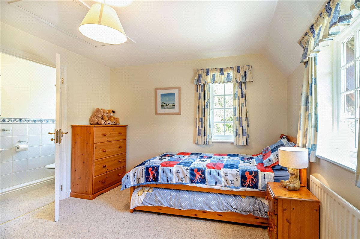 3 bedroom house, Palmers Yard, Ecchinswell RG20 - Available