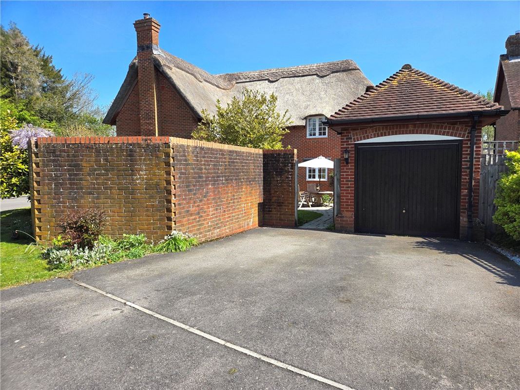 3 bedroom house, Palmers Yard, Ecchinswell RG20 - Available