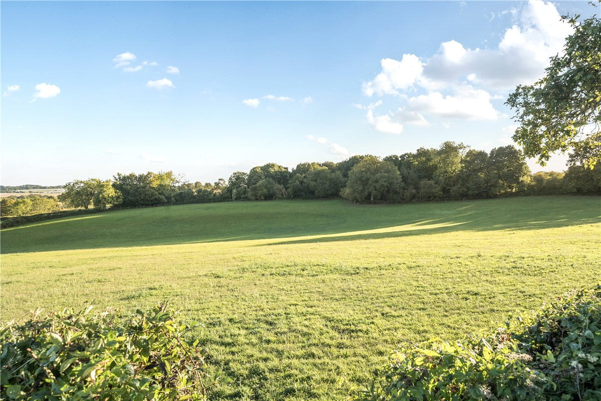  House, Lilley, Luton LU2 - Available