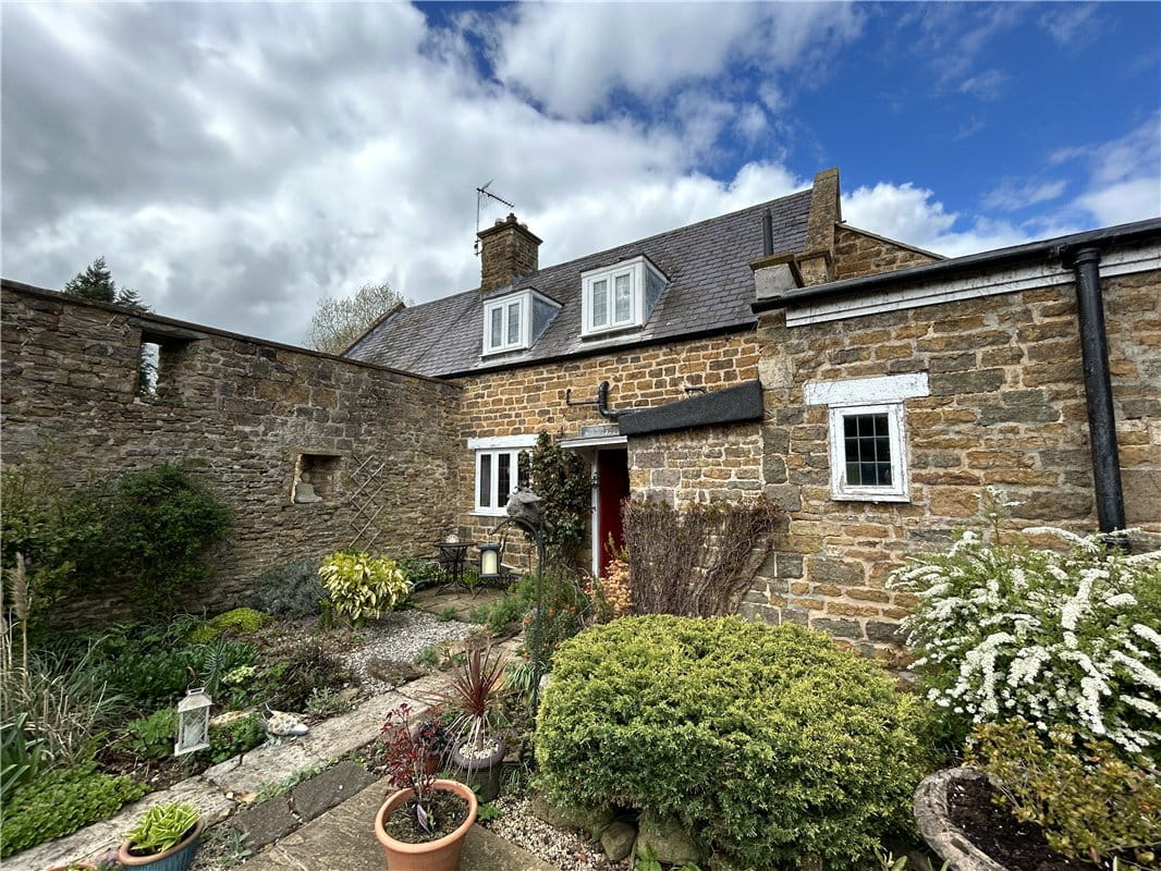 2 bedroom house, Main Street, Loddington LE7 - Available