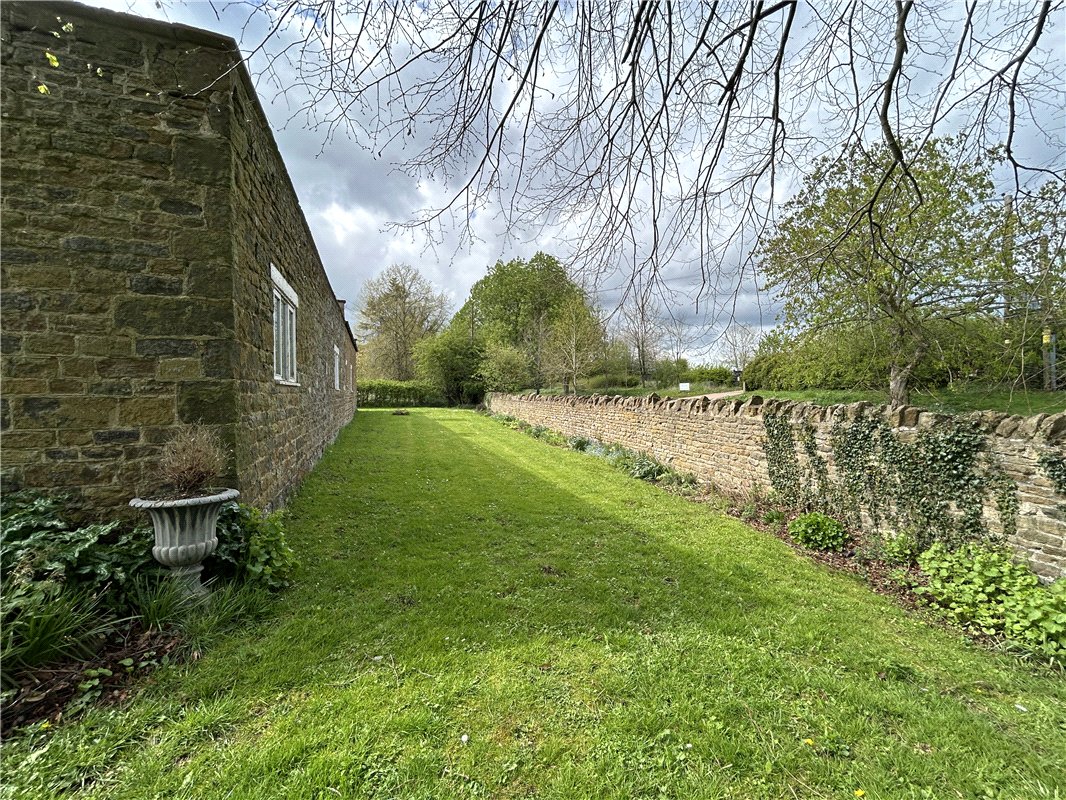 2 bedroom house, Main Street, Loddington LE7 - Available