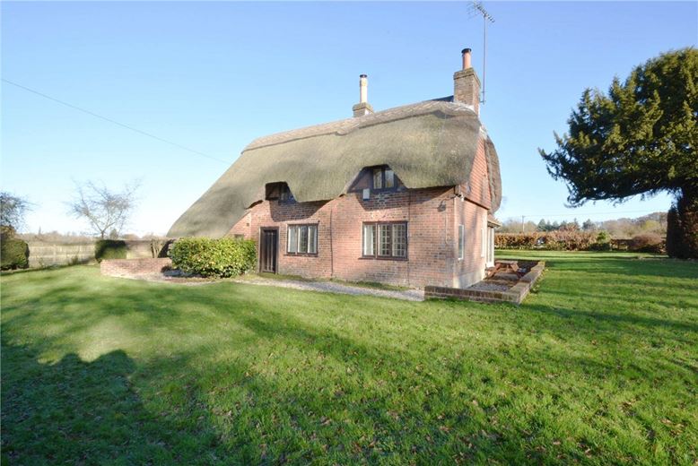 2 bedroom house, Highclere Street, Highclere RG20