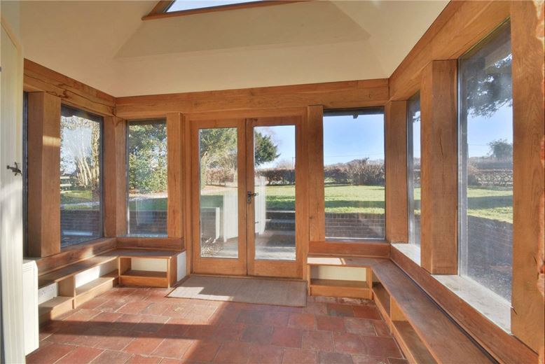 2 bedroom house, Highclere Street, Highclere RG20