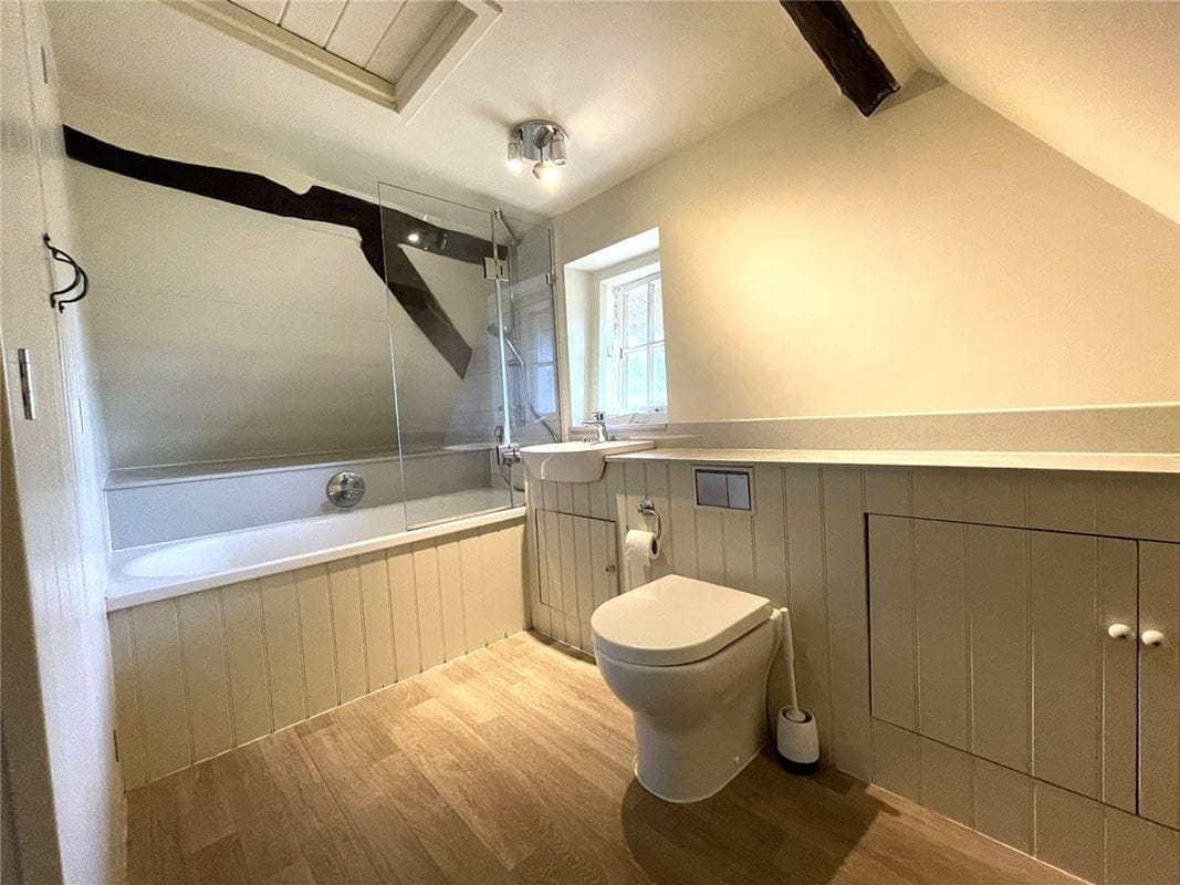 2 bedroom house, Highclere Street, Highclere RG20