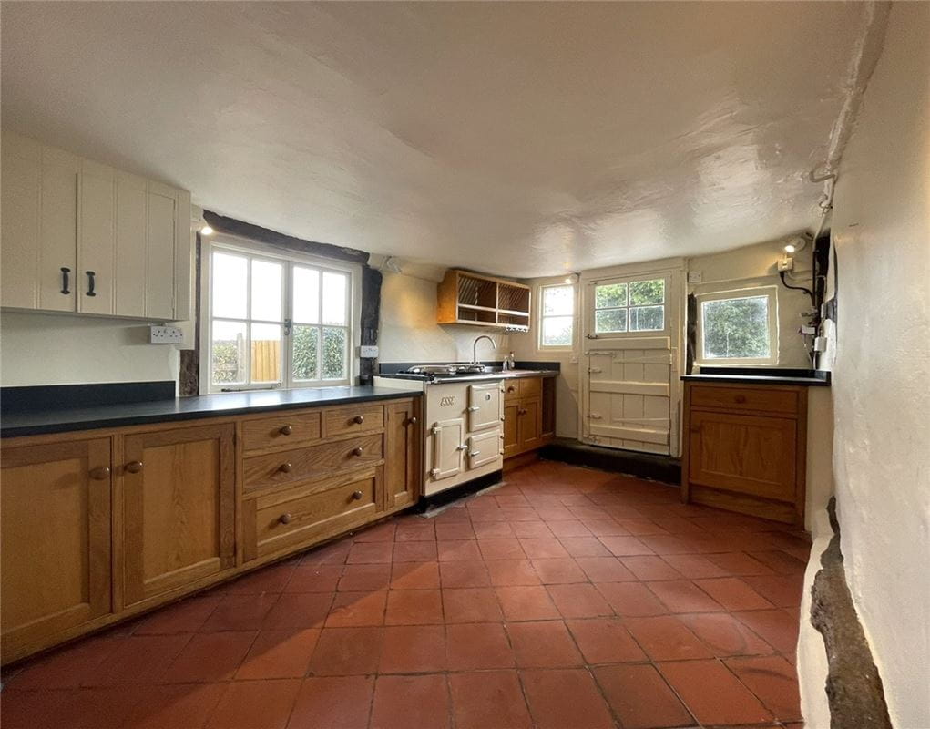 2 bedroom house, Highclere Street, Highclere RG20