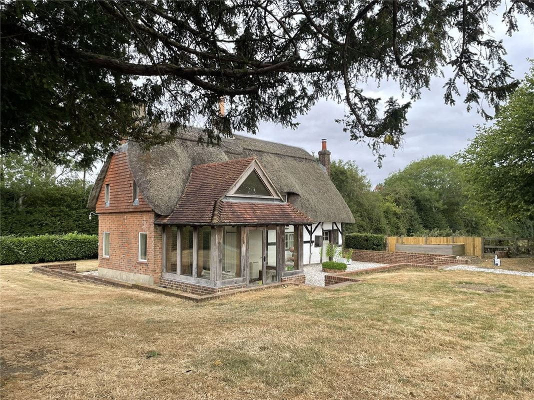 2 bedroom house, Highclere Street, Highclere RG20