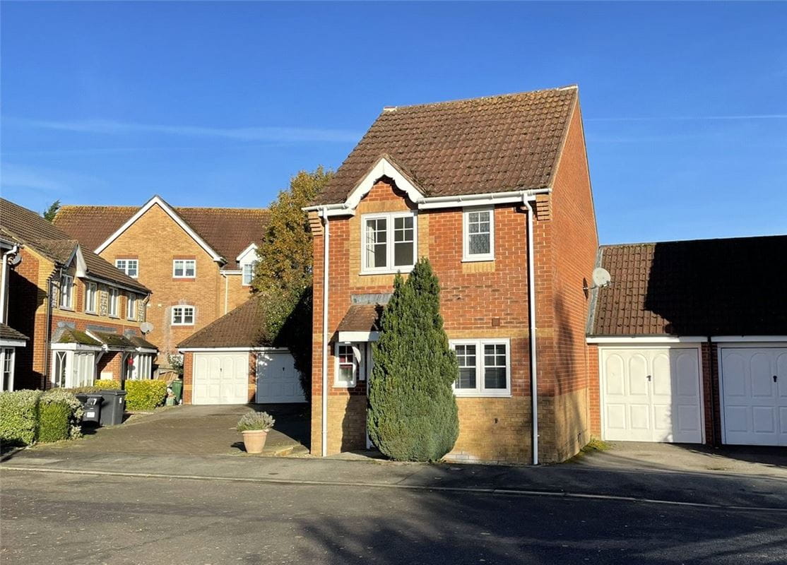 2 bedroom house, Newbury, Berkshire RG14 - Under Offer