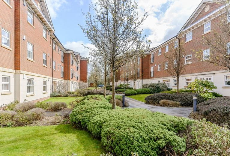 2 bedroom flat, Newtown Road, Newbury RG14