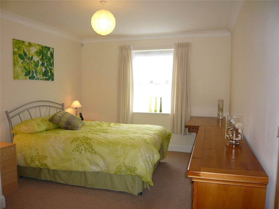 2 bedroom flat, Newtown Road, Newbury RG14
