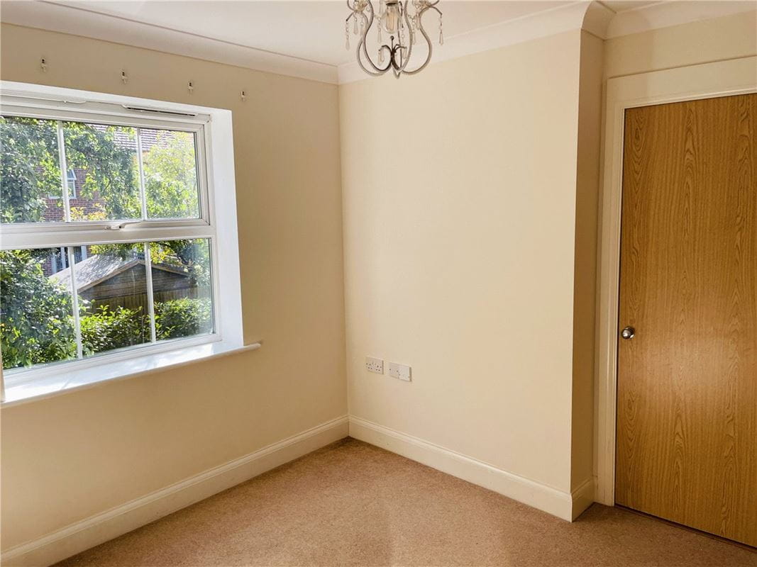 2 bedroom flat, Newtown Road, Newbury RG14