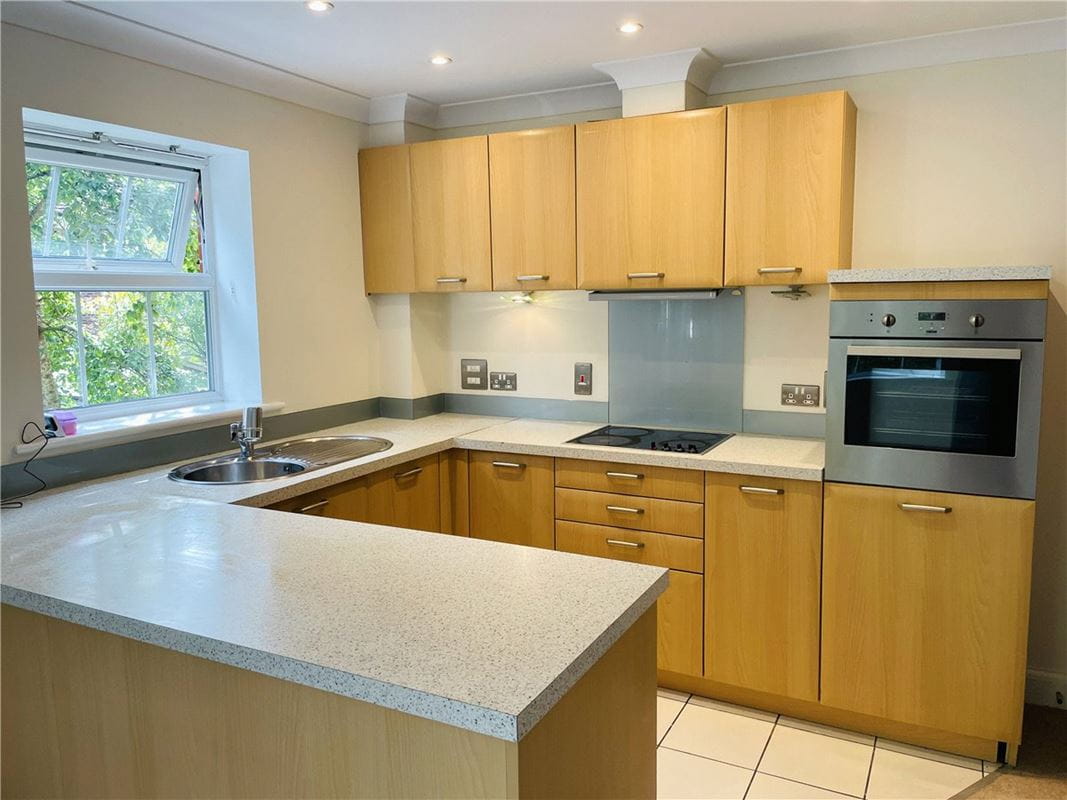 2 bedroom flat, Newtown Road, Newbury RG14
