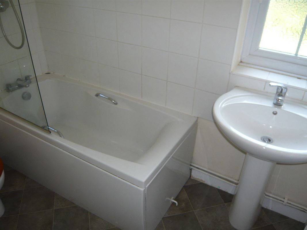 3 bedroom cottage, Marlston Hermitage, Thatcham RG18 - Available