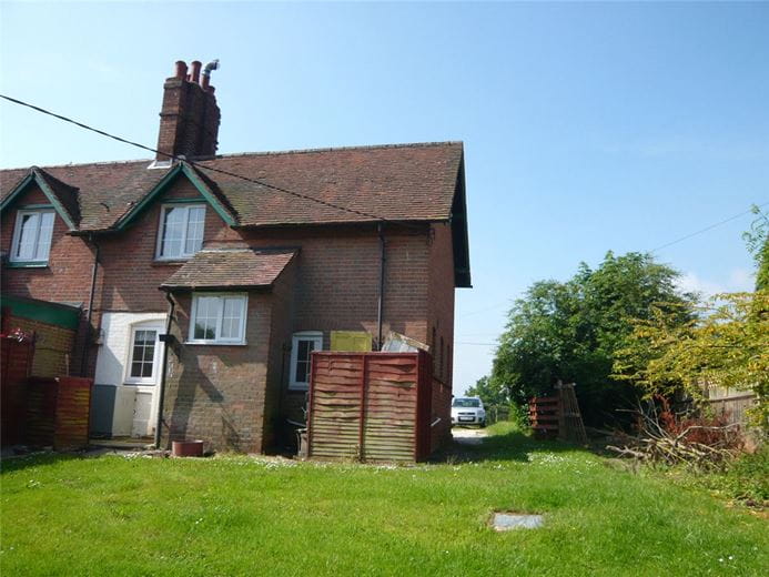 3 bedroom cottage, Marlston Hermitage, Thatcham RG18 - Available