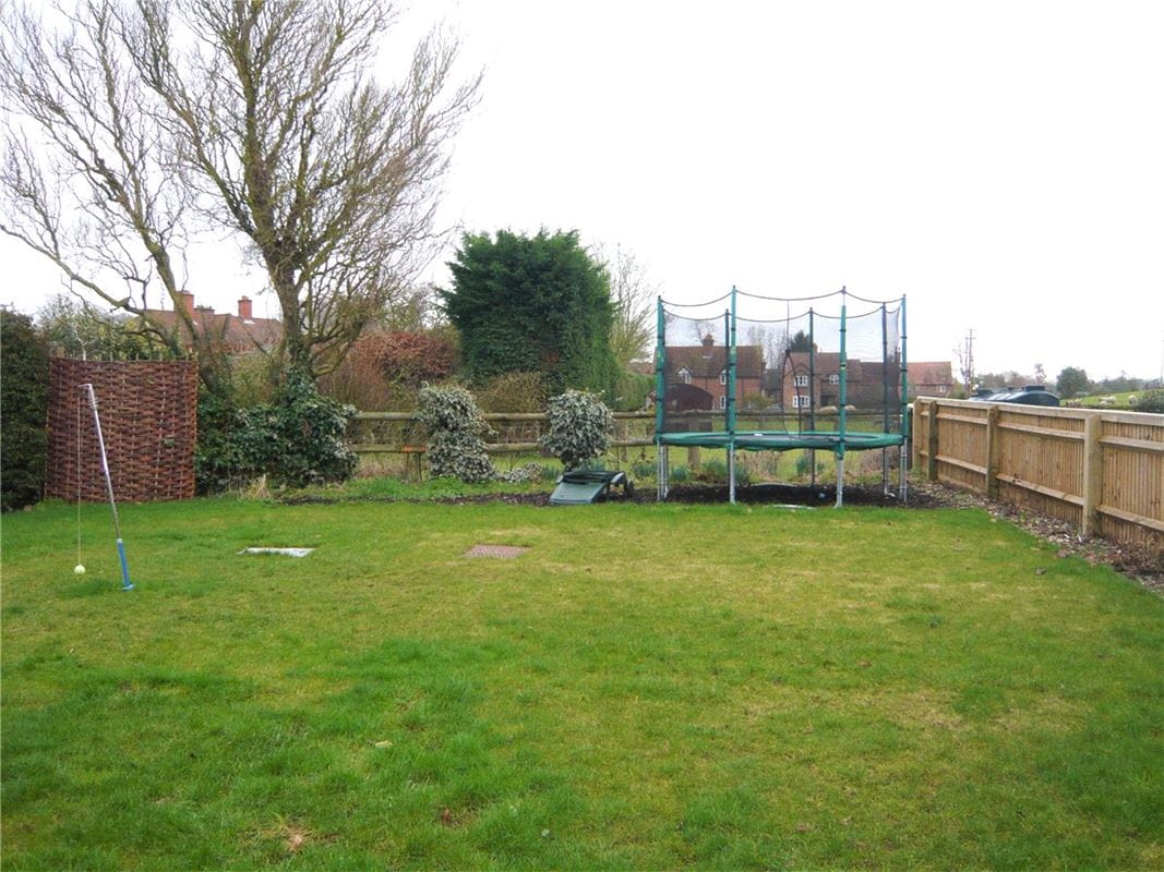 4 bedroom house, Manor Farm, Main Street RG20 - Available