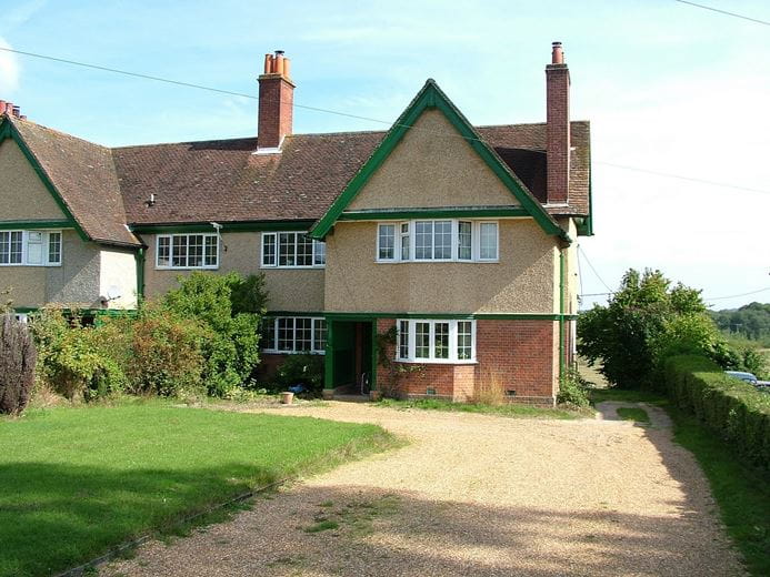3 bedroom house, Marlston Hermitage, Thatcham RG18 - Available