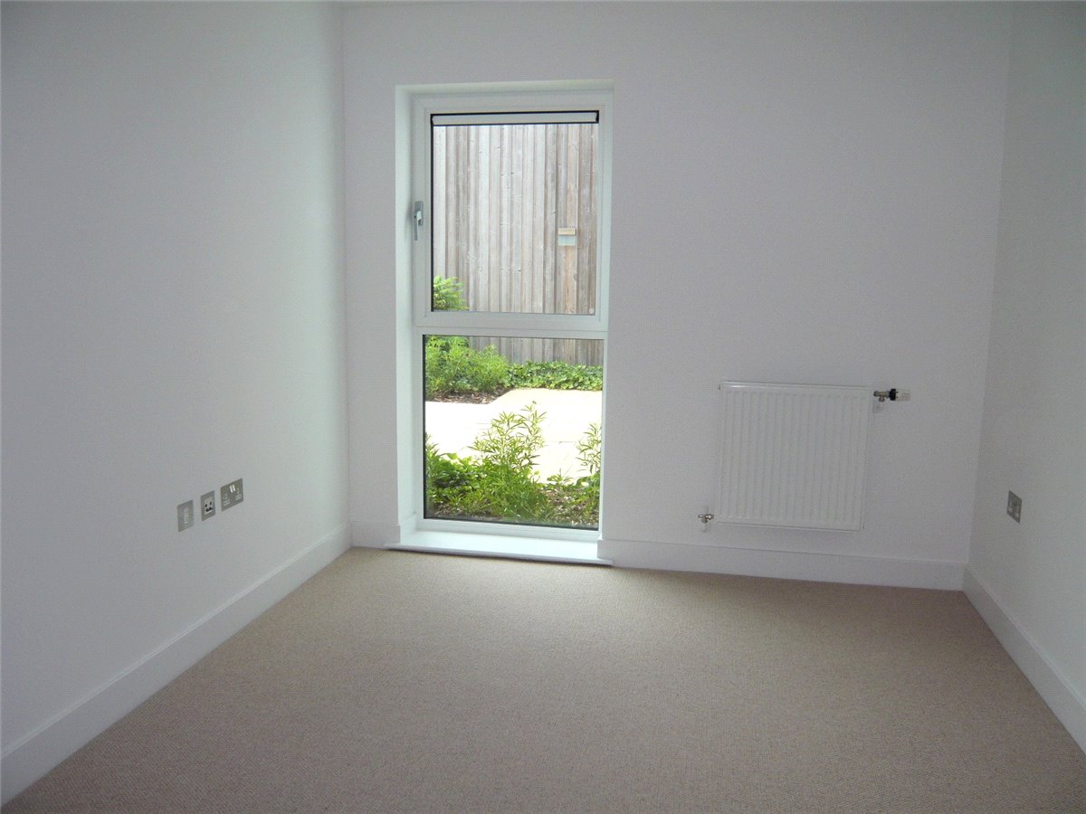 2 bedroom flat, Park Way, Newbury RG14 - Available