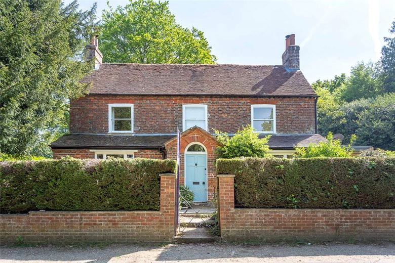 4 bedroom house, Woolhampton Hill, Upper Woolhampton RG7 - Let Agreed