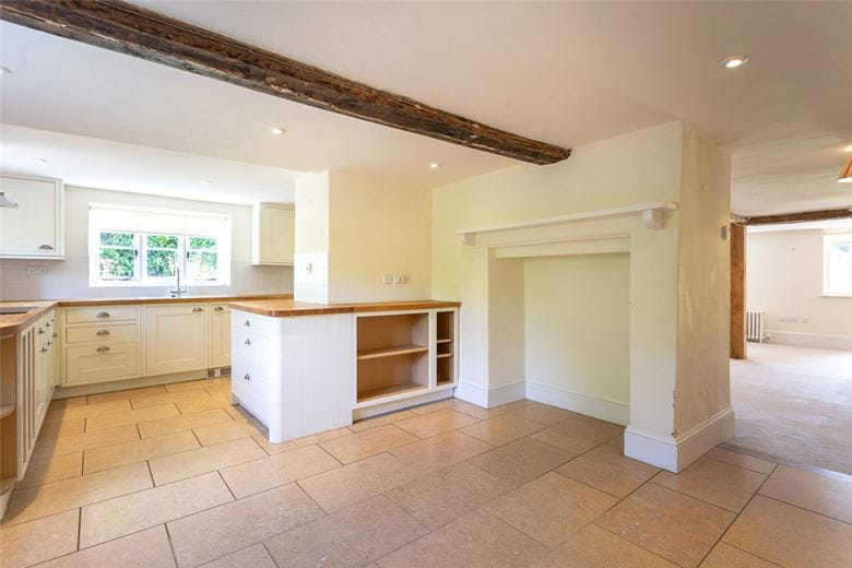 4 bedroom house, Woolhampton Hill, Upper Woolhampton RG7 - Let Agreed