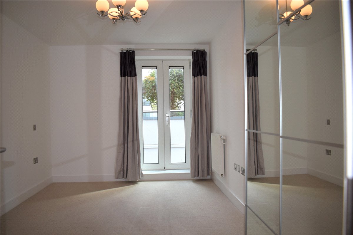 2 bedroom flat, Park Way, Newbury RG14