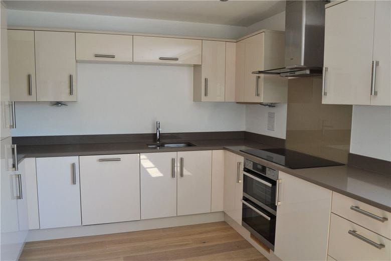 2 bedroom flat, Racecourse Road, Newbury RG14 - Let Agreed