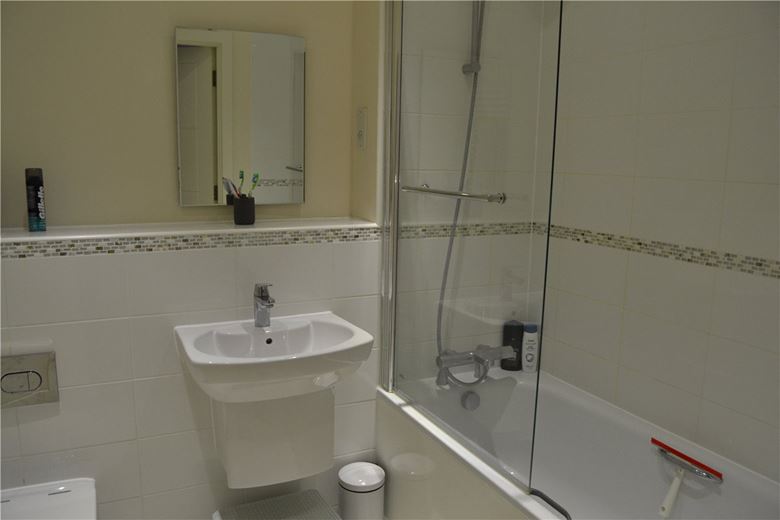 2 bedroom flat, West Street, Newbury RG14 - Let Agreed