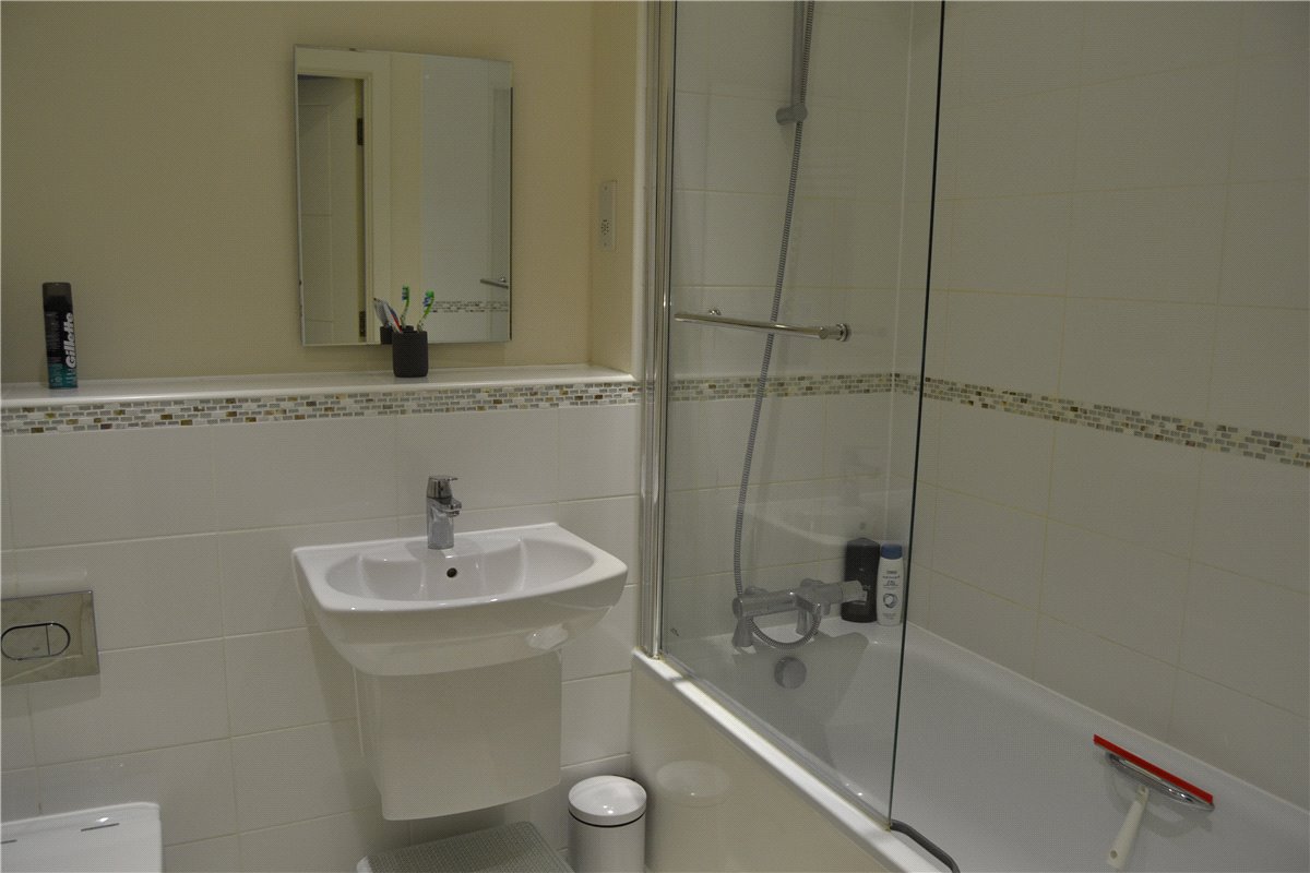 2 bedroom flat, West Street, Newbury RG14 - Let Agreed