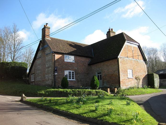 3 bedroom house, Stoke, Andover SP11 - Available