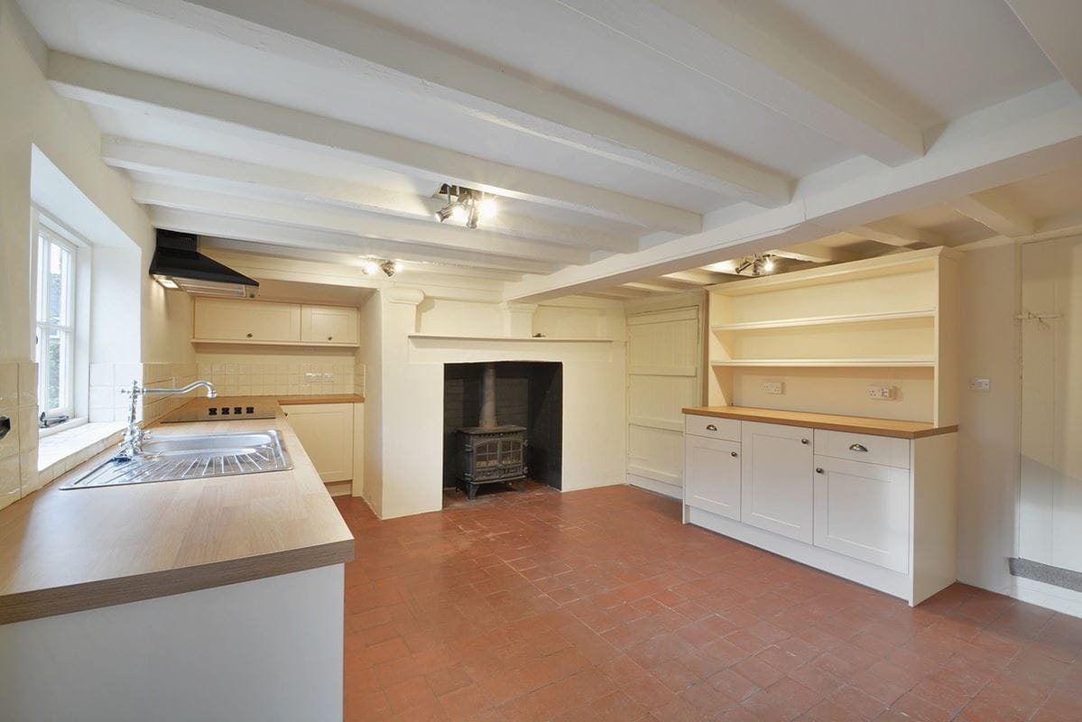 3 bedroom house, Stoke, Andover SP11 - Available