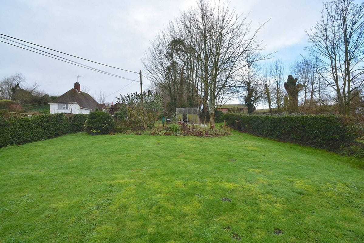 3 bedroom house, Stoke, Andover SP11 - Available