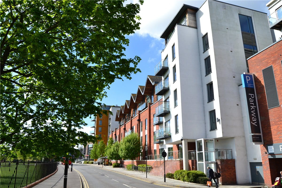 2 bedroom flat, Park Way, Newbury RG14 - Let Agreed