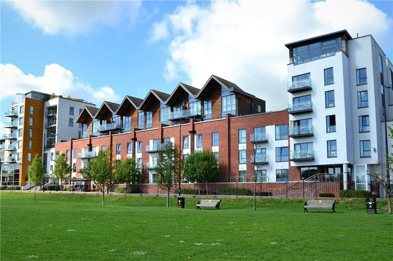 2 bedroom flat, Park Way, Newbury RG14 - Let Agreed